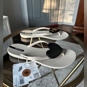 Ipanema Maxi Heart Flip Flops Beige Bronze Tan Womens size 8 NWT NO BOX